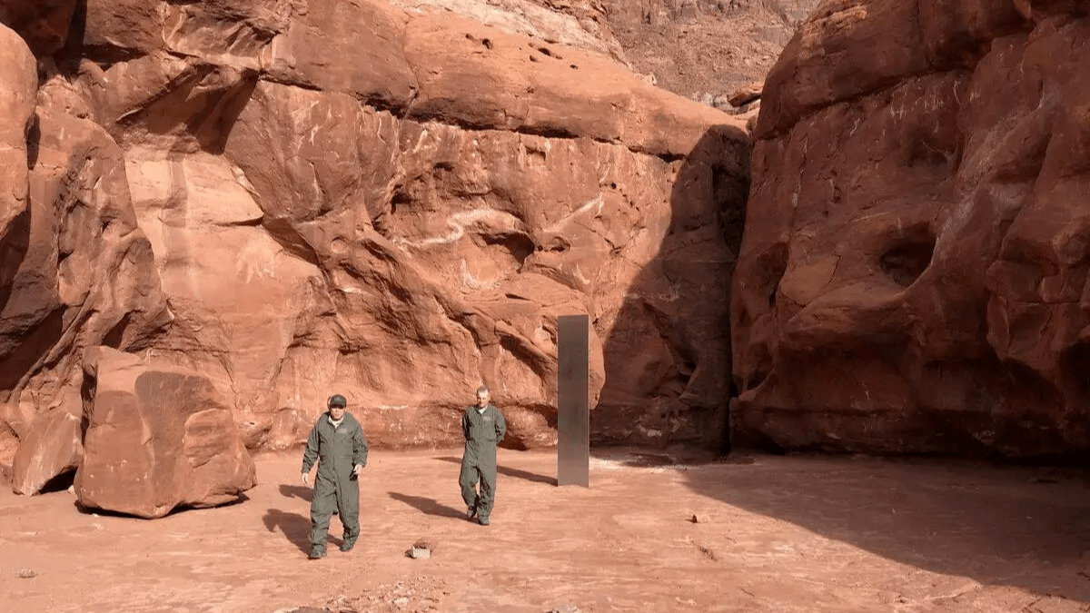 Monolithes mystérieux : extra-terrestres, oeuvre d'art ou immense...